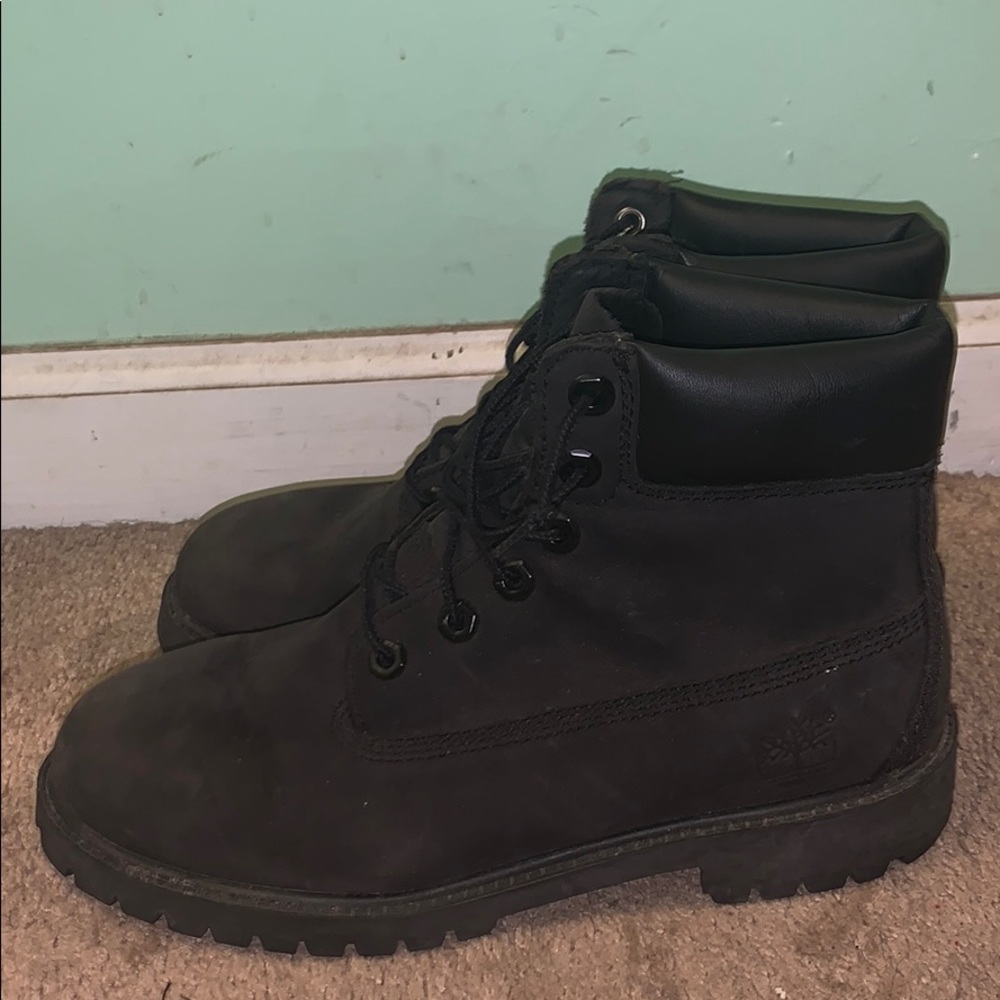 Timberlands 6 in men’s around 8 in woman’s